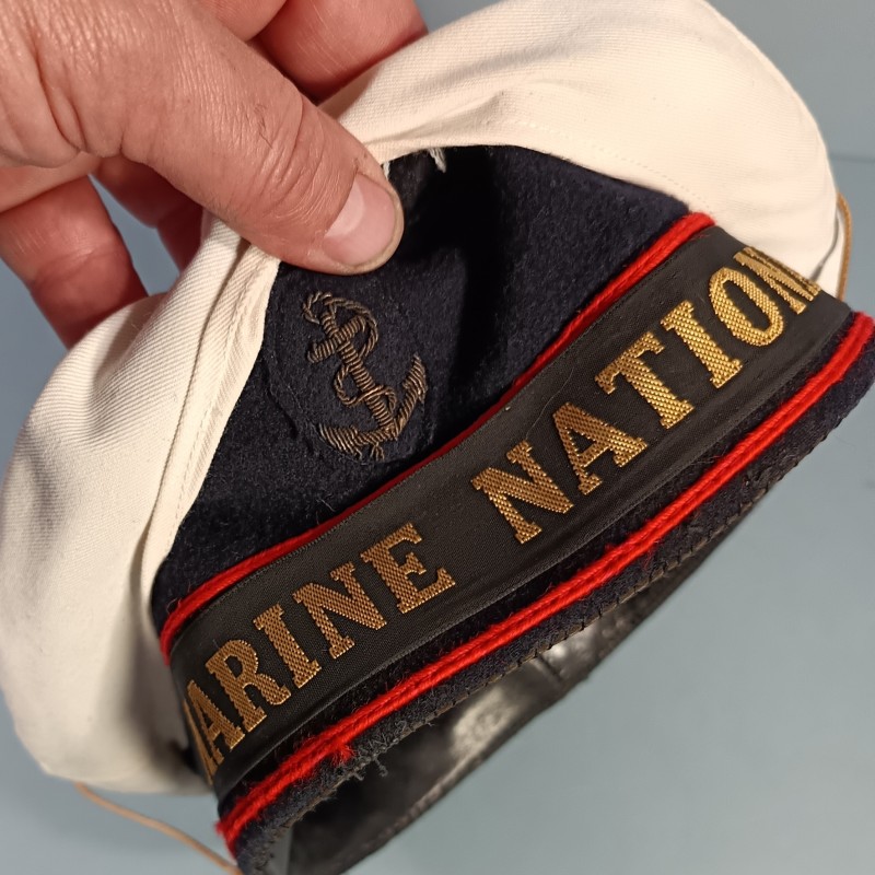 BACHI MARINE NATIONALE FRANCAISE AVEC BANDE OU BANDEAU MARINE NATIONALE DATE 1975 TAILLE 55 POMPON ROUGE